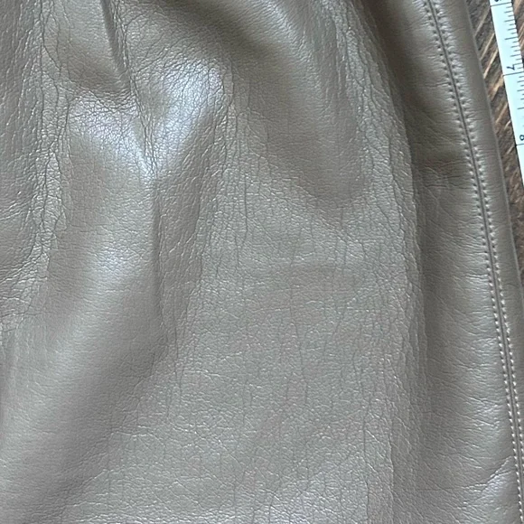 WILFRED ARITZIA Vegan Faux Leather Patio Mini Skirt 
Light brown - Picture 5 of 13
